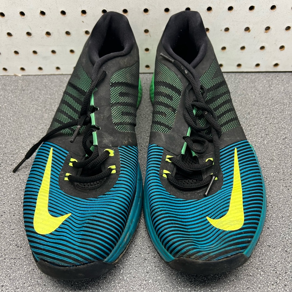 Nikes size 10